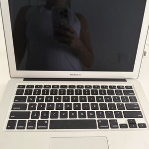 Apple MacBook Air Laptop Excellent Condition Works Great! - Silver 13"